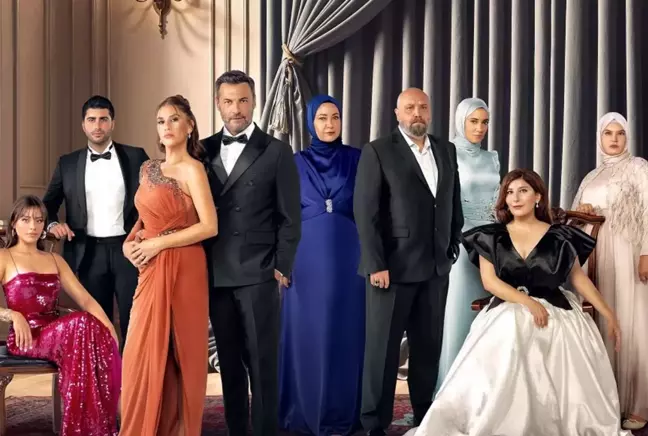 Kızılcık Şerbeti'nin Pembe'si Diziden Ayrılıyor! Ekip Arkadaşları Pasta Keserek Veda Etti