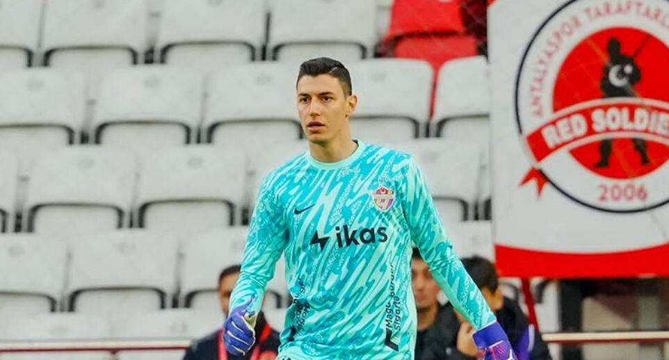 Muslera Gidiyor, Yerine Sürpriz İsim Geliyor: Galatasaray'ın Gözdesi Berke Özer Kimdir?