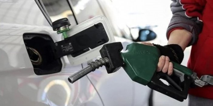 Petrol fiyatlarında şok düşüş: Benzine bir indirim daha