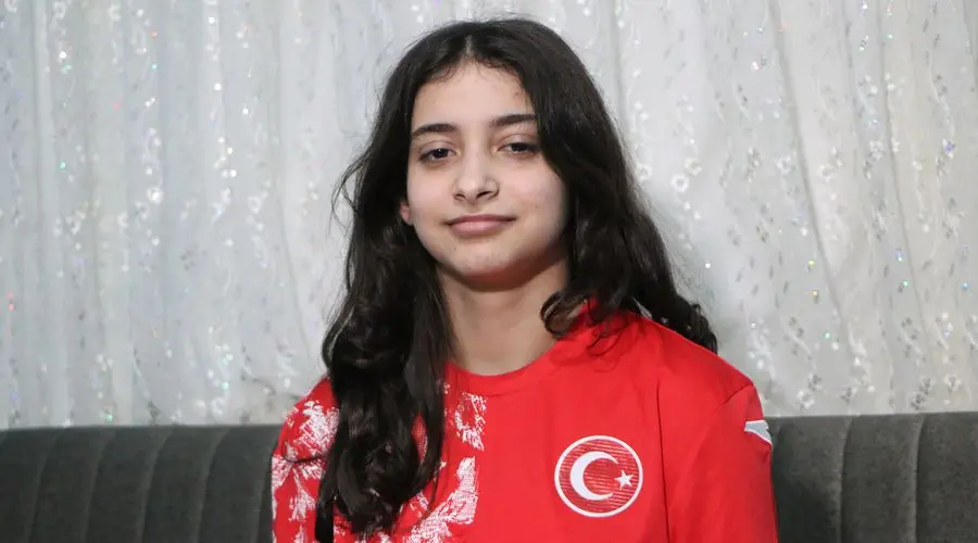 Kahramanmaraş merkezli 6 Şubat depremlerine Hatay’da ailesiyle birlikte yaşadığı apartmanda