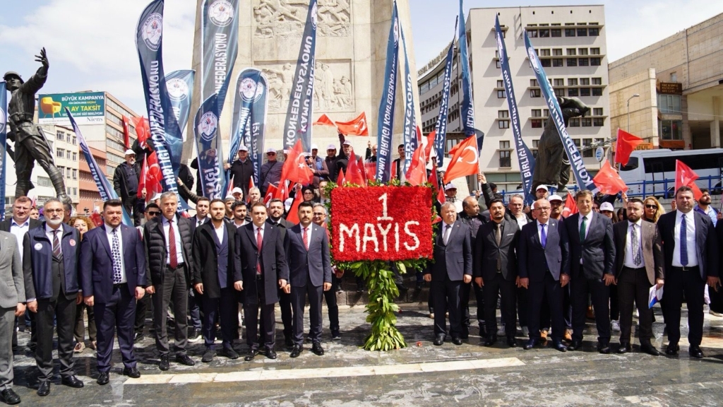 Sağlık çalışanlarının hak mücadelesine dikkat çekmek amacıyla Genç Sağlık Sendikası,