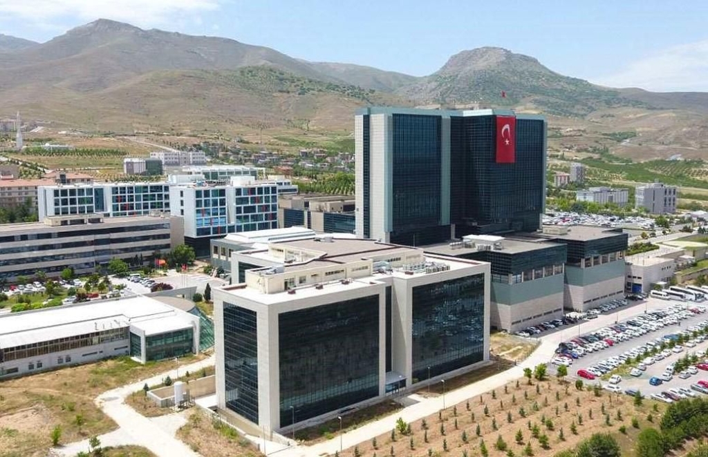 İnönü Üniversitesi Turgut Özal Tıp Merkezi’nde çalışan sağlık personeli, ağır