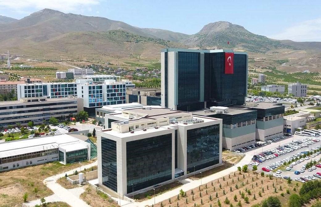 İnönü Üniversitesi Turgut Özal Tıp Merkezi’nde çalışan sağlık personeli, ağır